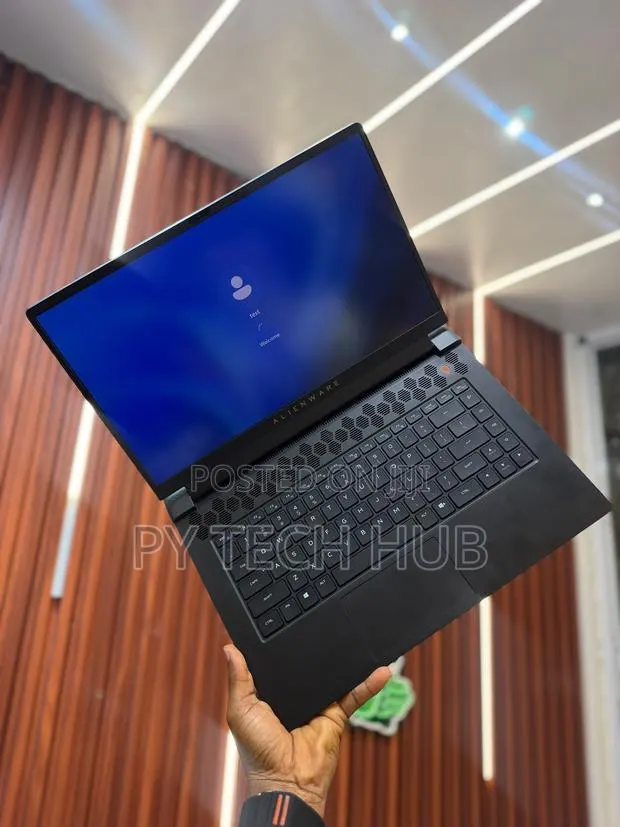 Laptop Alienware M15 16GB AMD Ryzen 7 SSD 512GB · Photo 1