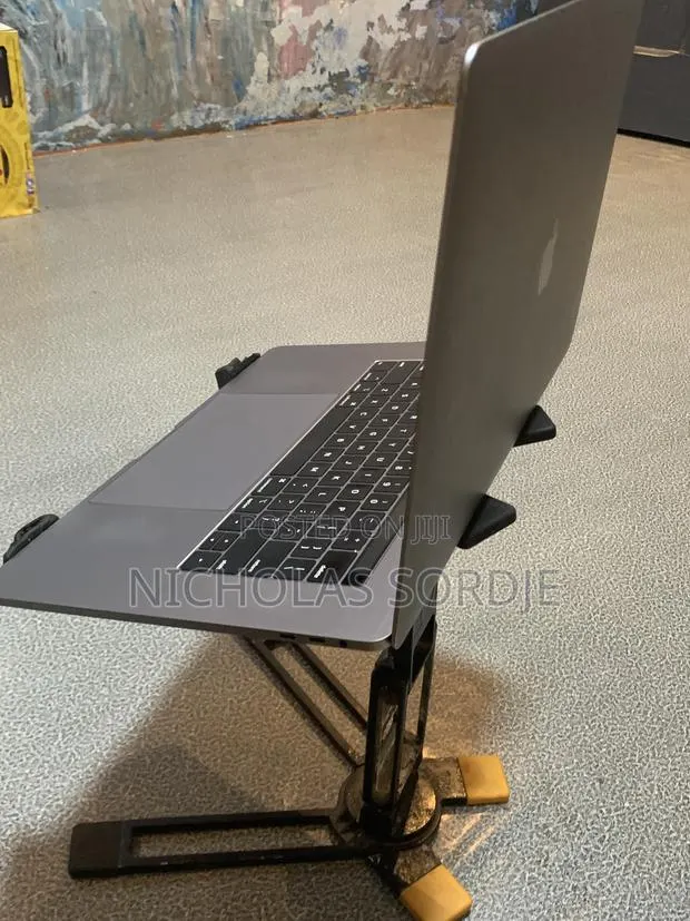 Laptop Apple MacBook Pro 2018 16GB Intel Core i7 SSD 1T · Photo 1