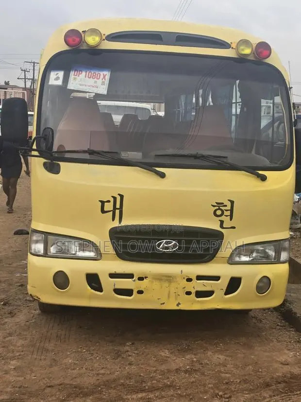 Hyundai County 2015 Yellow · Photo 1