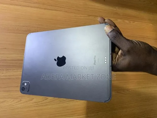Apple iPad Pro 13 (2024) 256 GB Black · Photo 1
