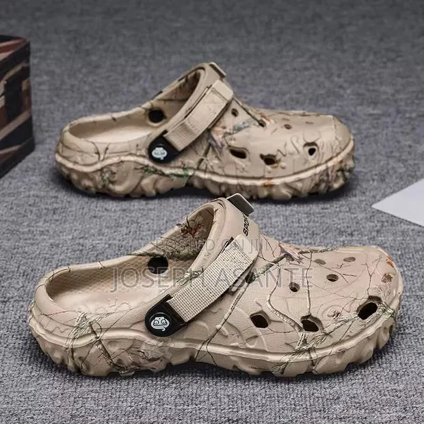 High Quality Classic Men's Clogs, Outdoor Lightweight Unisex Slippers · Photo 1