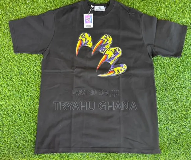 Upgrade Your Look – Men's Round Neck T-shirt At Low Prices At Tryahu · Photo 1