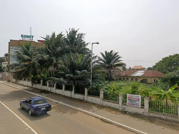 Roadside Land for Sale at Accra · Photo 1
