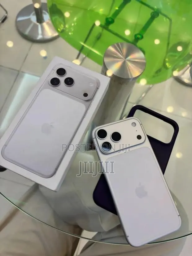 Apple iPhone 17 Pro Max 512 GB Silver · Photo 1