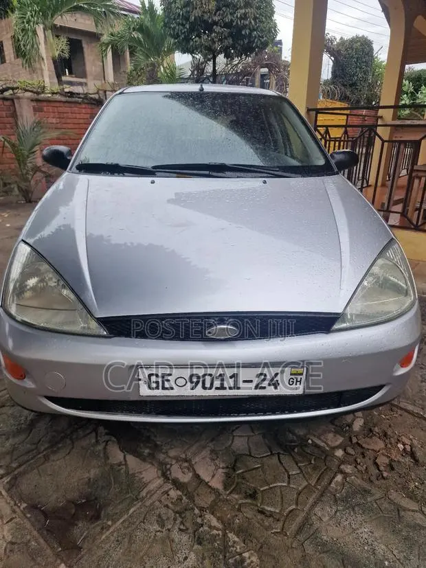 Ford Focus S 2010 Silver · Photo 1