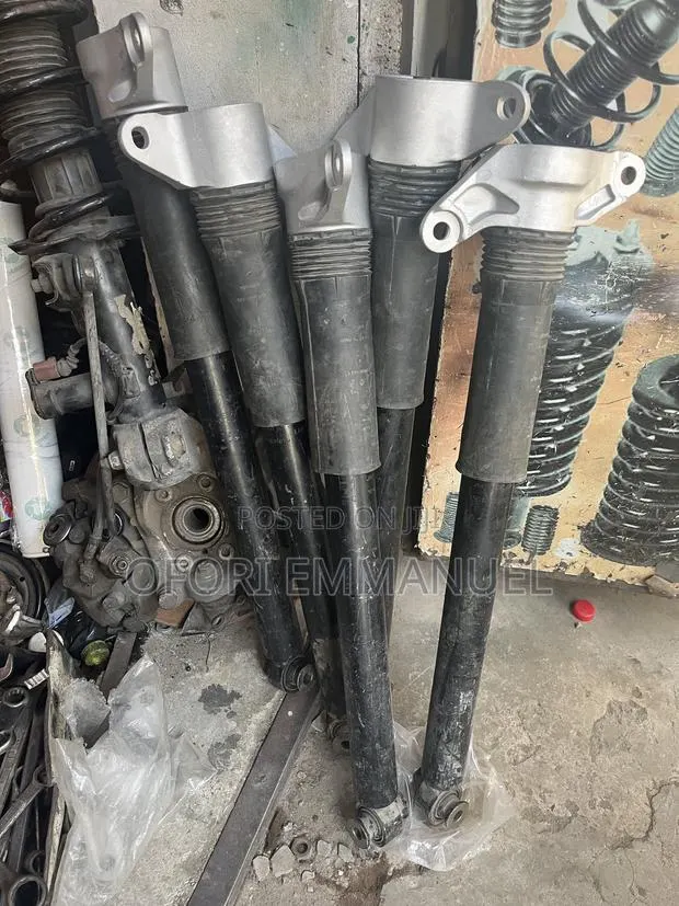 Range Rover Velar Back Shocks · Photo 1