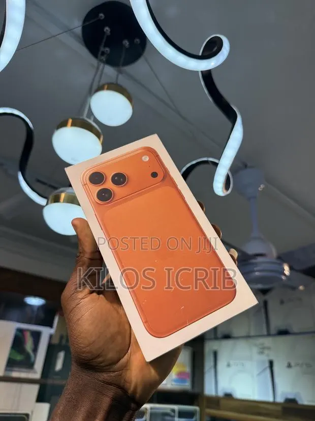New Apple iPhone 17 Pro Max 256 GB Orange · Photo 3