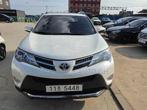 Toyota RAV4 2015 White · Photo 1