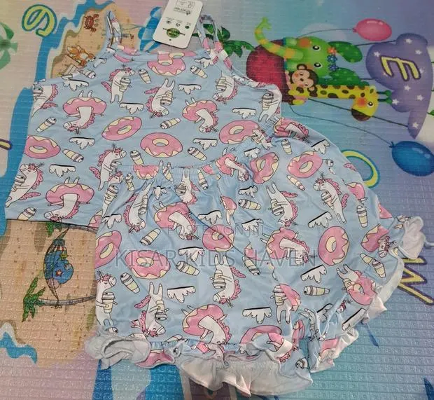 Girl Top and Down 3 to 4 Years( Reduced to Clear) · Photo 1