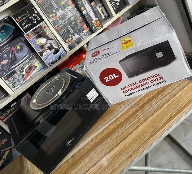 Black Digital Microwave Oven 20 Liters · Photo 1