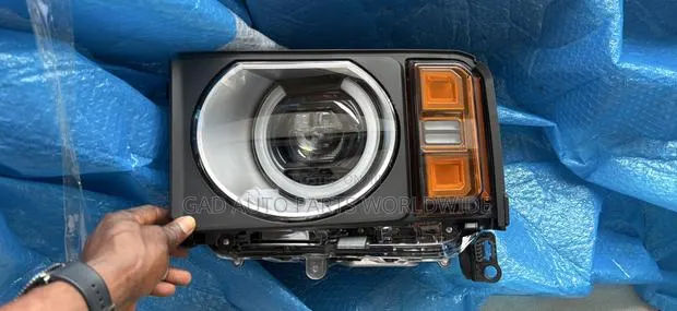 Toyota Lan Cruiser Prado Headlight · Photo 1