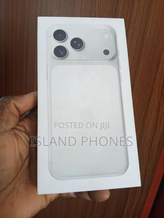 New Apple iPhone XR 128 GB Silver · Photo 1