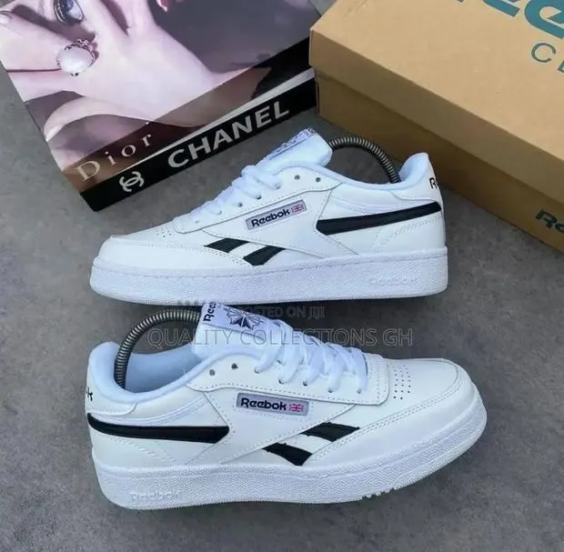 Reebok Classic Tan · Photo 1