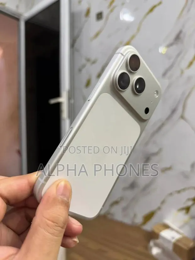 Apple iPhone 17 Pro Max 512 GB Silver · Photo 1