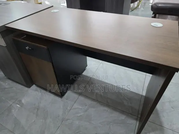 Brown and Dark Gray Office Desk · Photo 1