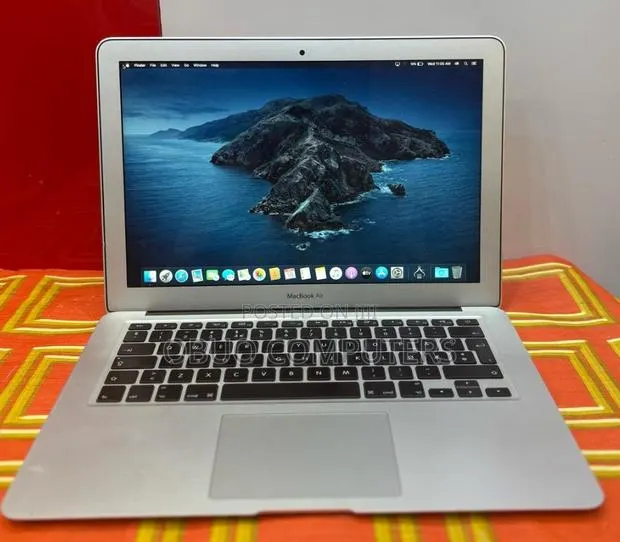 Laptop Apple MacBook Air 8GB Intel Core I5 SSD 128GB · Photo 1