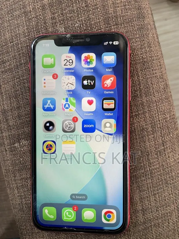 Apple iPhone 11 64 GB Red · Photo 1