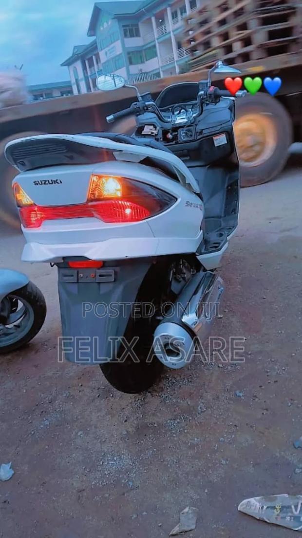 Suzuki Burgman 2020 · Photo 3