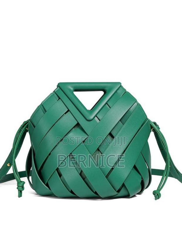 Unique Woven Leather Bag · Photo 4