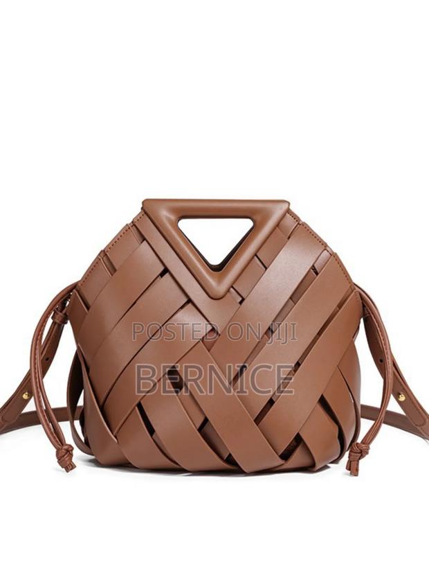 Unique Woven Leather Bag · Photo 5