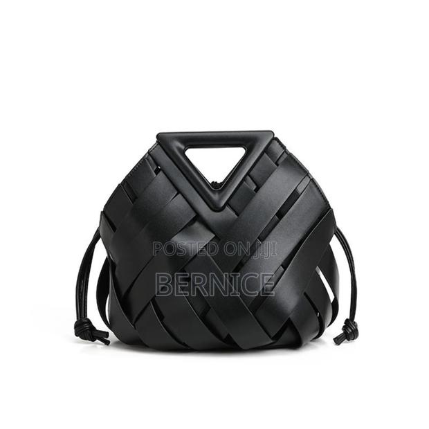 Unique Woven Leather Bag · Photo 6