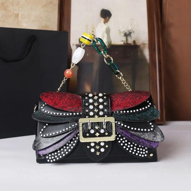 Butterfly-Inspired Crossbody Bag · Photo 2