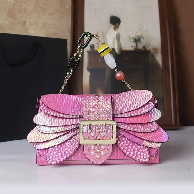 Butterfly-Inspired Crossbody Bag · Photo 3
