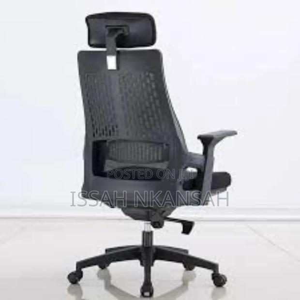 Ergonomic Mesh Office Chair · Photo 3