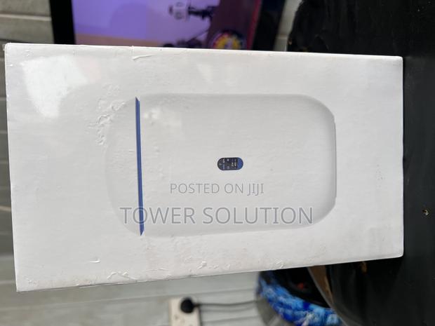 Ubiquity Unifi Dream Router · Photo 1