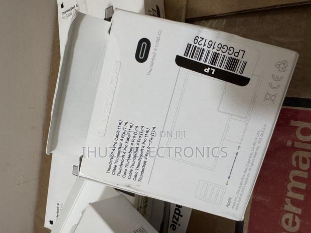 Apple Thunderbolt 4 (Usb‐C) Pro Cable (1m). 40gb/S Transfer Speed · Photo 3