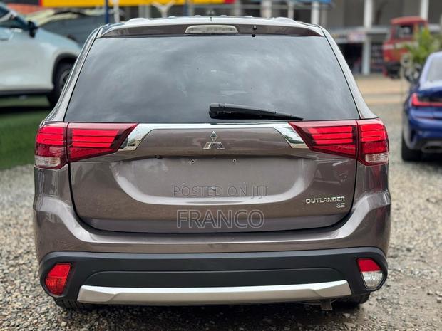 Mitsubishi Outlander SE FWD 2017 Brown · Photo 4