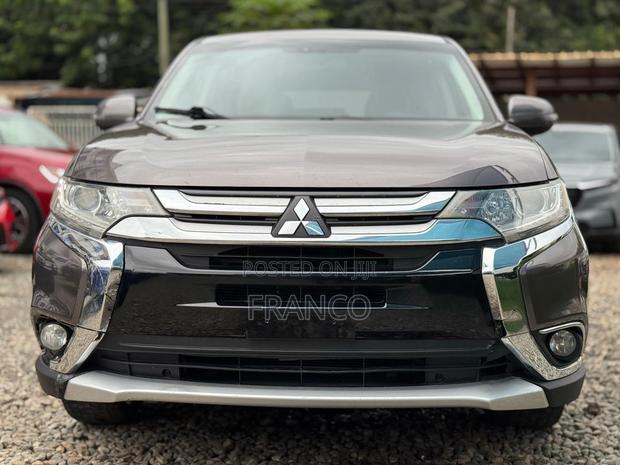 Mitsubishi Outlander SE FWD 2017 Brown · Photo 1