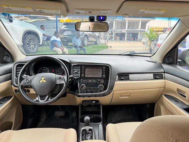 Mitsubishi Outlander SE FWD 2017 Brown · Photo 7