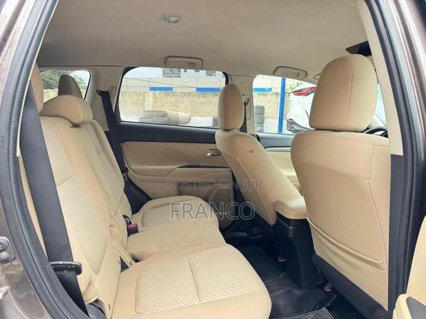 Mitsubishi Outlander SE FWD 2017 Brown · Photo 6