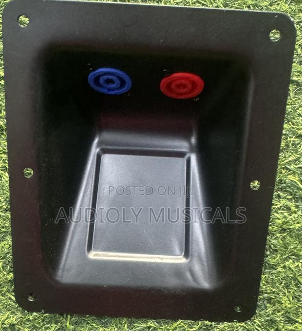 Speakcon Terminal (Pair) · Photo 1