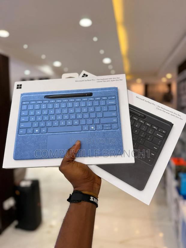 Microsoft Surface Pro Flex Keyboard With Pen · Photo 1