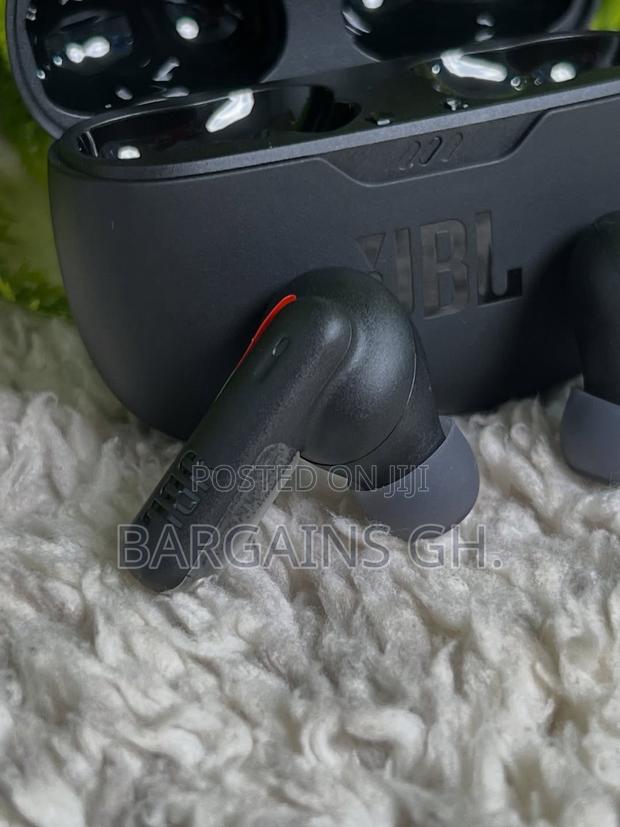 JBL Wave Beam Wireless Earbuds · Photo 3