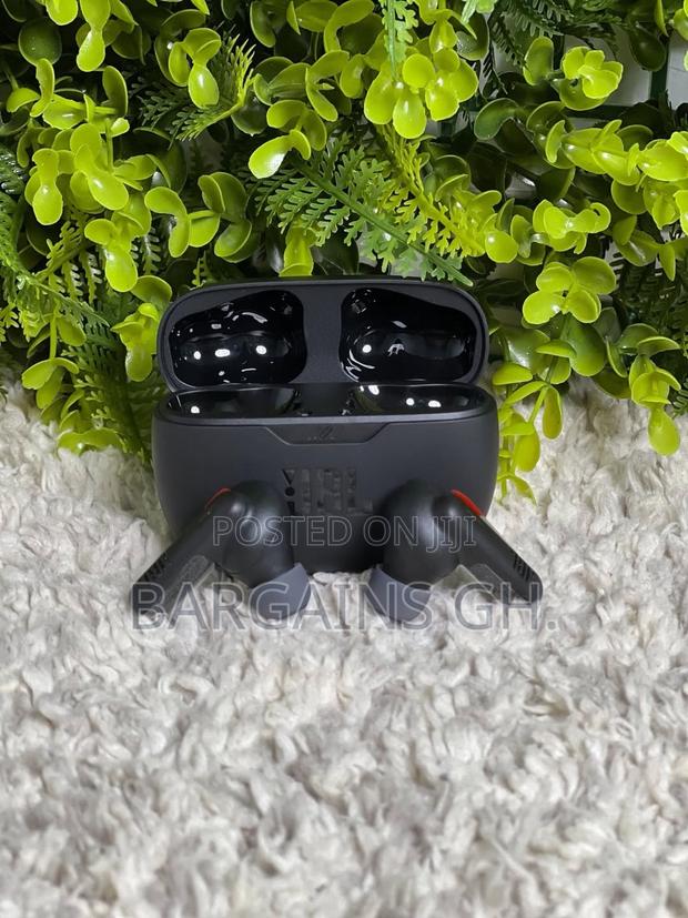 JBL Wave Beam Wireless Earbuds · Photo 2