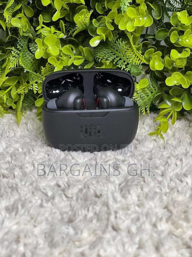 JBL Wave Beam Wireless Earbuds · Photo 4