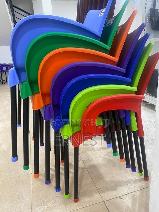 Caramel Virgin Chairs · Photo 3