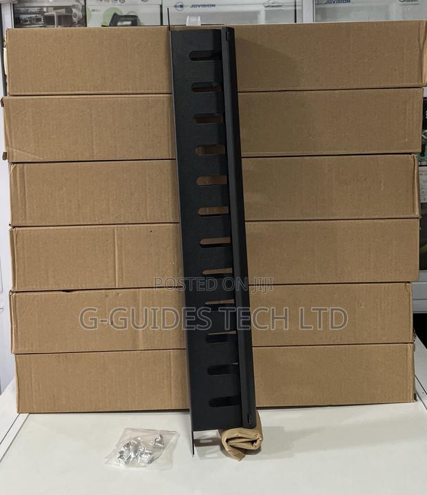 12-Way Cable Management, 12way 19” U1 Metal Cable Manager · Photo 3