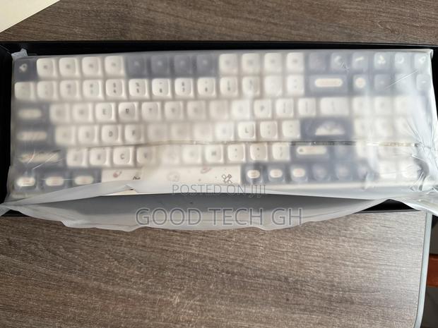 Iqunix F97 Hitchhiker Mechanical Keyboard · Photo 3