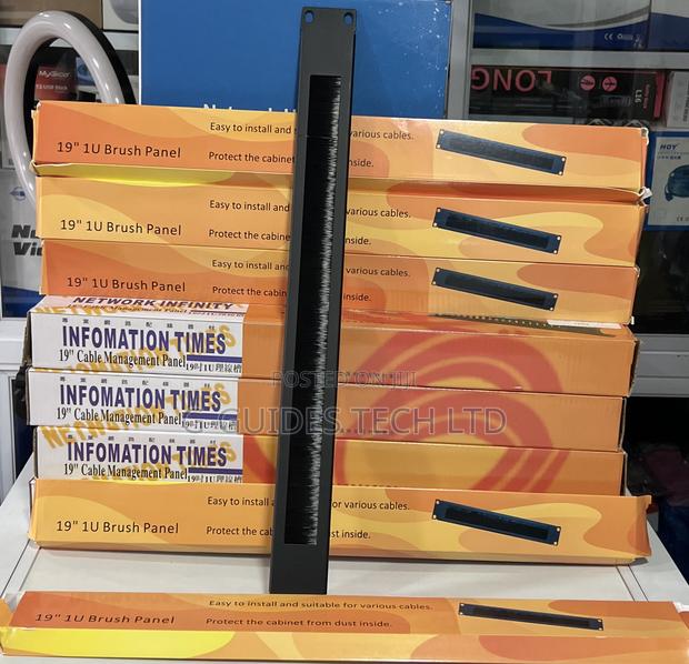 Brush Cable Managment, 19” U1 Brush Panel Cable Manager · Photo 5