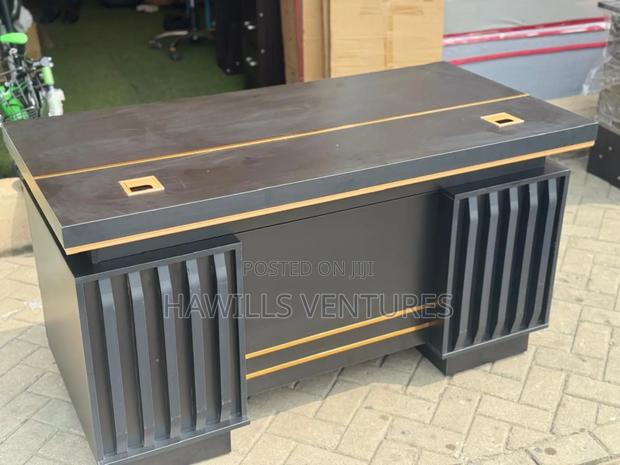 Wooden Office Table MDF · Photo 1