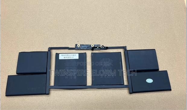 Macbook Pro 2016,2017,2018,2020 Battery · Photo 1