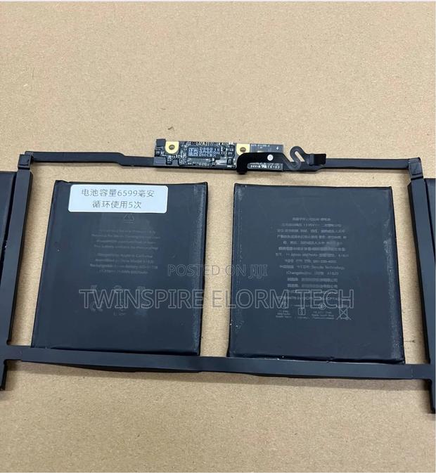 Macbook Pro 2016,2017,2018,2020 Battery · Photo 2