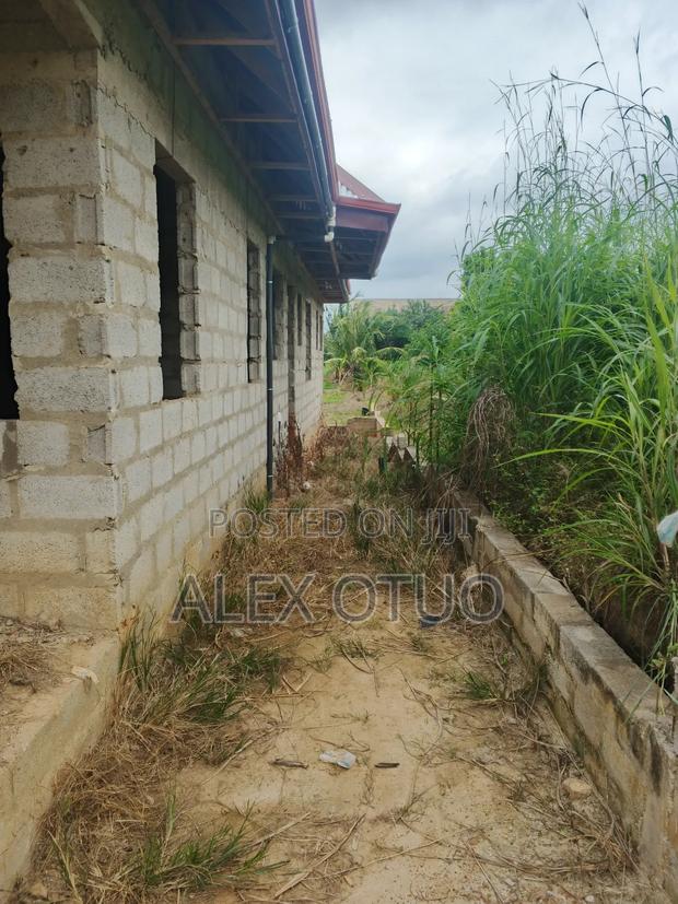 Uncompleted Four Bedrooms on Half Plot Abuakwa Koforidua · Photo 3