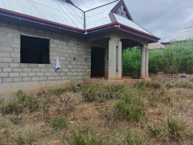 Uncompleted Four Bedrooms on Half Plot Abuakwa Koforidua · Photo 5