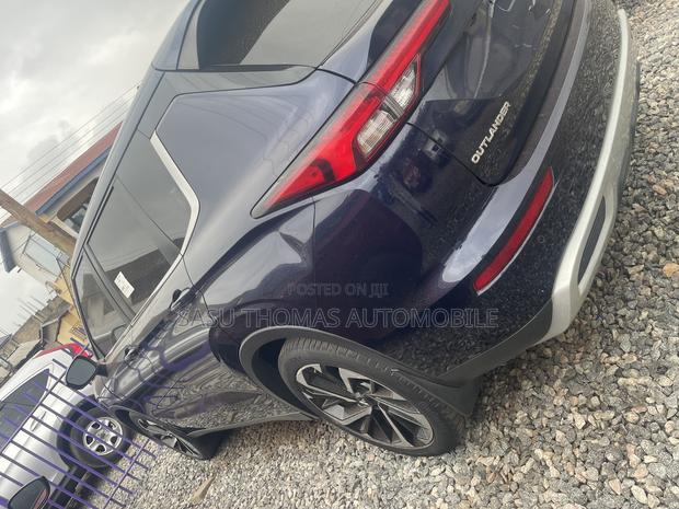 Mitsubishi Outlander 2018 Blue · Photo 7