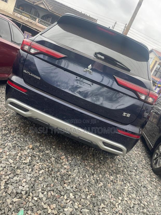 Mitsubishi Outlander 2018 Blue